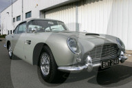 FEATURE - Der Aston Martin DB5 von James Bond aus 'Goldeneye' wird versteigert