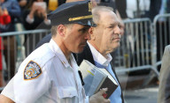 NEWS - New York: Harvey Weinstein stellt sich der Polizei
