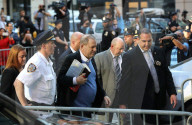 NEWS - New York: Harvey Weinstein stellt sich der Polizei