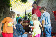 FEATURE - Schweiz: Weinlese im Bleniotal im Tessin 