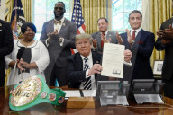 NEWS -  Donald Trump rehabillitiert Jack Johnson in Anwesenheit von Sylvester Stallone 