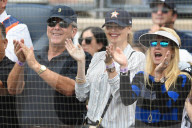 PEOPLE - Kate Upton fiebert mit den den Yankees mit