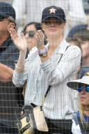 PEOPLE - Kate Upton fiebert mit den den Yankees mit