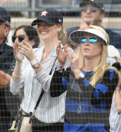PEOPLE - Kate Upton fiebert mit den den Yankees mit
