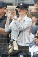PEOPLE - Kate Upton fiebert mit den den Yankees mit
