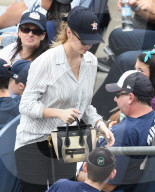 PEOPLE - Kate Upton fiebert mit den den Yankees mit