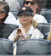 PEOPLE - Kate Upton fiebert mit den den Yankees mit