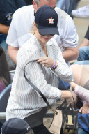 PEOPLE - Kate Upton fiebert mit den den Yankees mit