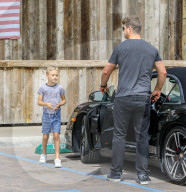 EXKLUSIV - Robin Thicke und Klein Julian bummeln in Malibu