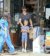 EXKLUSIV - Robin Thicke und Klein Julian bummeln in Malibu