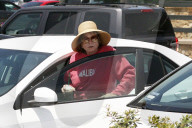 EXKLUSIV - Shirley MacLaine gönnt sich ein Frappuccino in Malibu