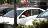 EXKLUSIV - Shirley MacLaine gönnt sich ein Frappuccino in Malibu