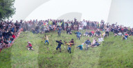 FEATURE - Alle Jahre wieder: Cheese Rolling Race in Gloucester