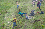 FEATURE - Alle Jahre wieder: Cheese Rolling Race in Gloucester