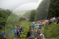 FEATURE - Alle Jahre wieder: Cheese Rolling Race in Gloucester