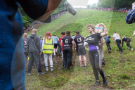 FEATURE - Alle Jahre wieder: Cheese Rolling Race in Gloucester