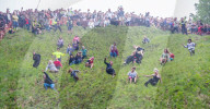 FEATURE - Alle Jahre wieder: Cheese Rolling Race in Gloucester