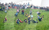 FEATURE - Alle Jahre wieder: Cheese Rolling Race in Gloucester