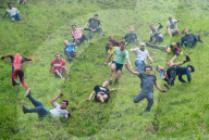 FEATURE - Alle Jahre wieder: Cheese Rolling Race in Gloucester