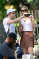 PEOPLE - Toni Garrn zeigt Bein in New York