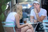 PEOPLE - Toni Garrn zeigt Bein in New York
