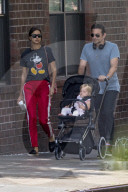 PEOPLE - Bradley Cooper schiebt den Nachwuchs durchs West Village