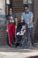 PEOPLE - Bradley Cooper schiebt den Nachwuchs durchs West Village