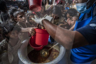 NEWS - Bangladesh: Rohingya Flüchtlinge bereiten sich auf den Monsun vor