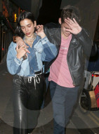 PEOPLE - Dua Lipa und Isaac Carew verlassen das Soho Hous in London