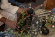NEWS - Gaza: Reziklierte Gasbomben werden zu Blumentöpfen und Schmuck