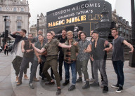 PEOPLE - Channing Tatum wirbt für das "Magic Mic Musical" am Piccadilly Circus in London