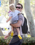 EXKLUSIV - Brian Austin Green trägt Klein Journey durch Malibu