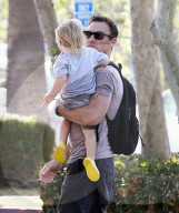 EXKLUSIV - Brian Austin Green trägt Klein Journey durch Malibu
