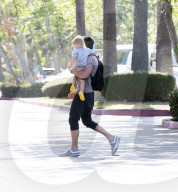 EXKLUSIV - Brian Austin Green trägt Klein Journey durch Malibu