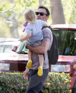 EXKLUSIV - Brian Austin Green trägt Klein Journey durch Malibu