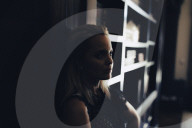 STUDIO - Mena Suvari