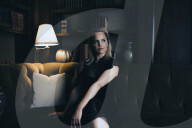 STUDIO - Mena Suvari