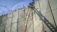 NEWS - Jerusalem: Gläubige klettern über Grenz-Mauer für die Freitagsgebte