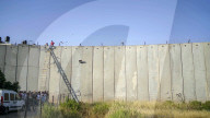 NEWS - Jerusalem: Gläubige klettern über Grenz-Mauer für die Freitagsgebte