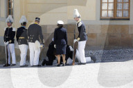 PEOPLE - Taufe von Prinzessin Adrienne - Ein Gardist fällt in Ohnmacht