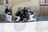 PEOPLE - Taufe von Prinzessin Adrienne - Ein Gardist fällt in Ohnmacht