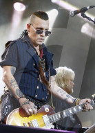 PEOPLE - Johnny Depp singt mit seinen Hollywood Vampires in Stockholm