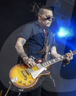 PEOPLE - Johnny Depp singt mit seinen Hollywood Vampires in Stockholm