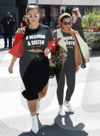 PEOPLE - Ashley Graham bei der Cash & Rocket Charity Tour in Los Angeles