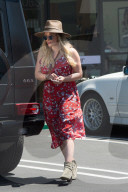 EXKLUSIV - Schwangere Hillary Duff holt Klein Luca vom Judo ab