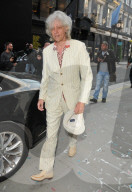 PEOPLE - Promis an der Eröffnung von Stella McCartneys Flagship Store in London