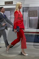 NEWS - Washington: Ivanka Trump fährt mit der 'Senate Subway'