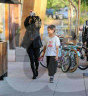 PEOPLE - Mason Disick freut sich über sein neues LEGO-Set
