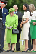 PEOPLE - Meghan Markle begleitet Queen Elizabeth im Zug nach Cheshire