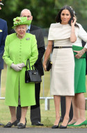 PEOPLE - Meghan Markle begleitet Queen Elizabeth im Zug nach Cheshire